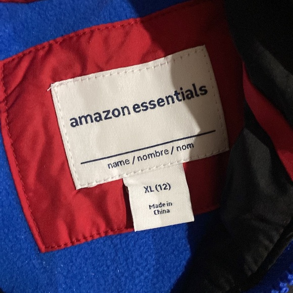 Amazon Essentials' Heavyweight Hooded Puffer Jacket - Picture 8 of 9